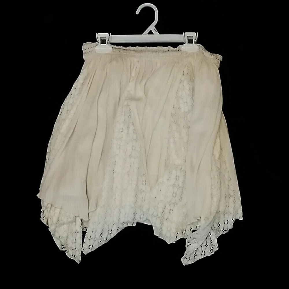 Lace cream skirt in great condition